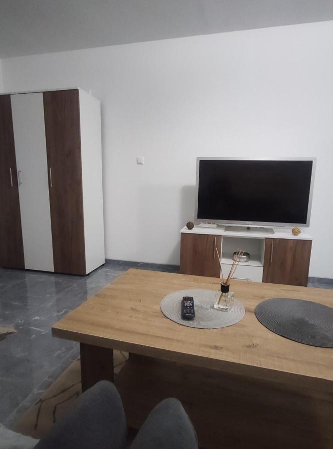 Neer Apartment Zivinice Екстериор снимка